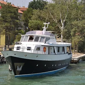 Yacht Fortebraccio Botel